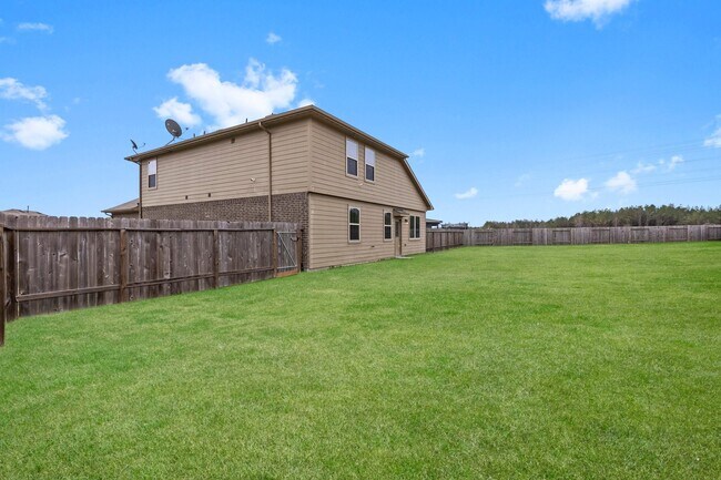 Building Photo - 18101 Woodpecker Trl