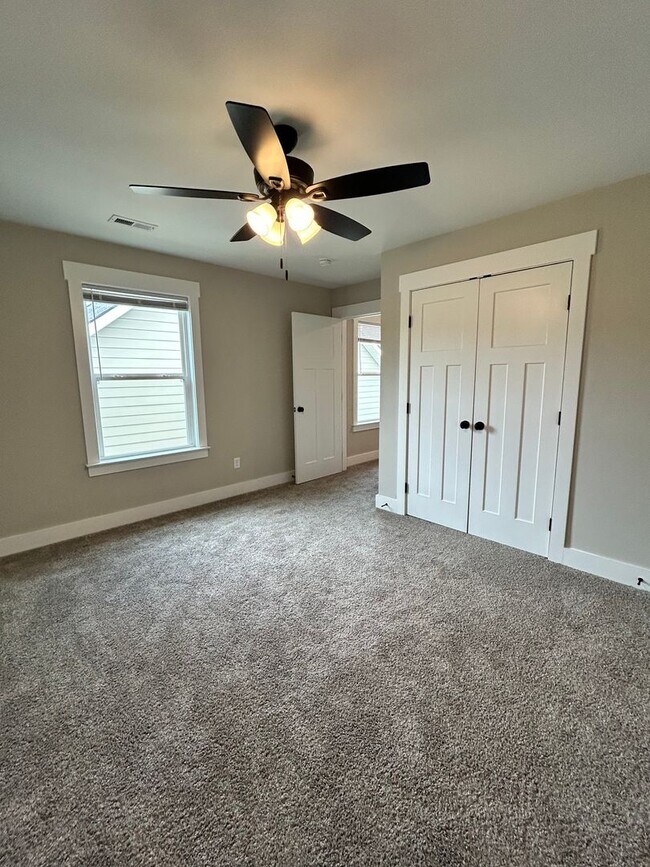 Building Photo - Beautiful New Build 3 Bed, 2.5 Bath, 2 Car Garage - Community Pool & Walking Trail!