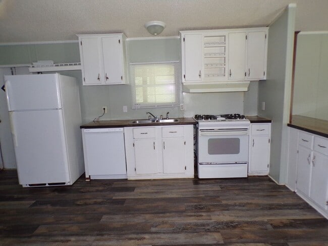 Building Photo - 2255 Fairfax Bypass