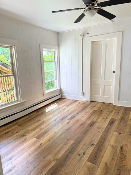 Building Photo - 14 Willow St