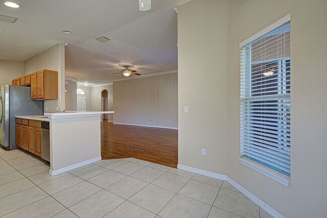 Building Photo - 2134 Boxwood St