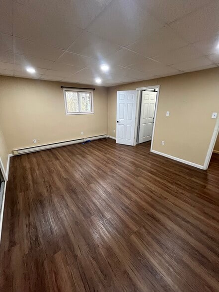 Main bedroom - 1010 Eisenhower Way