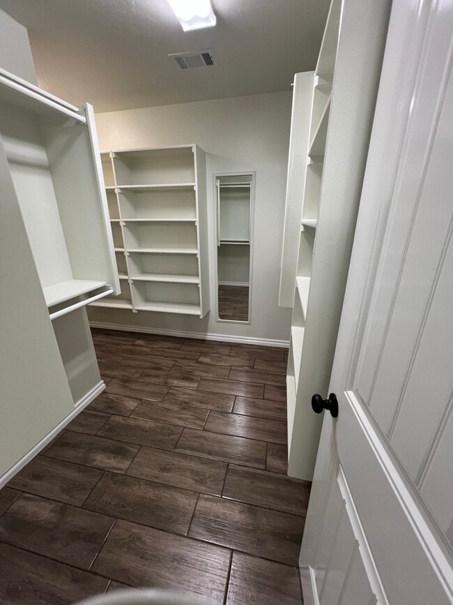 Building Photo - 3104 Woodcrest Creek Dr