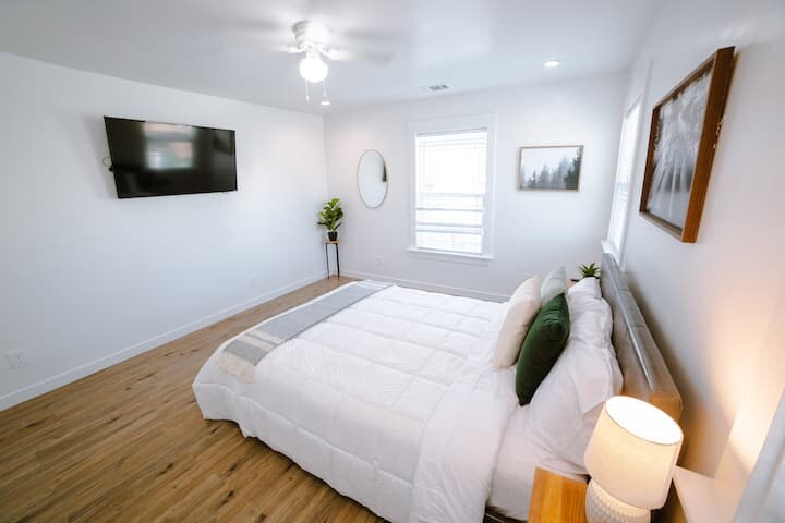 Building Photo - 5648 Berkshire Dr