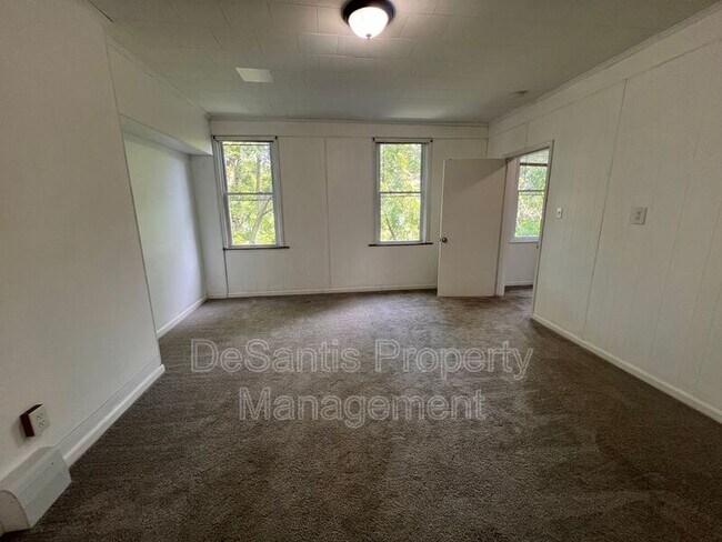 Building Photo - 1104 Brabec St