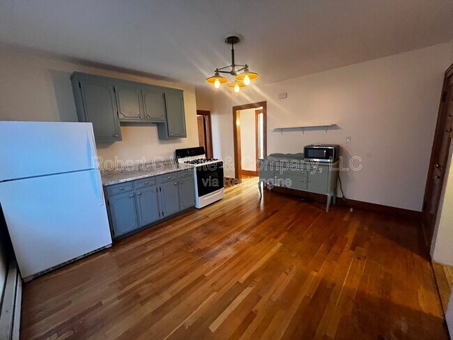 Building Photo - 19 Pulaski St