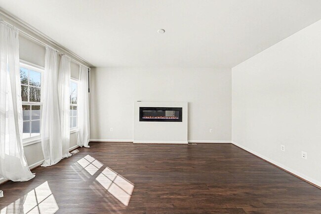 Building Photo - Luxurious Living Lewis Style: A Spacious 5-Bedroom Home with Modern Elegance