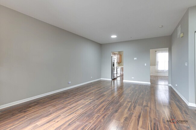 Building Photo - 921 Summit Creek Dr