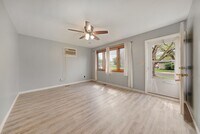 Building Photo - 3 Bedroom, 1 Bathroom Updated House