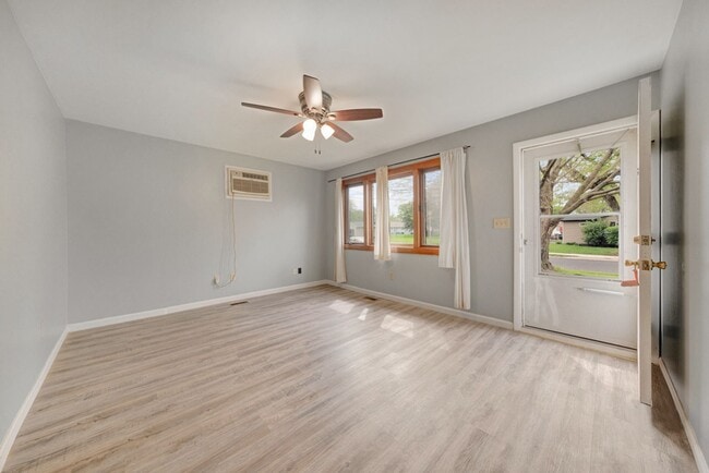 Building Photo - 3 bedroom, 1 bathroom house FOR RENT NOW!