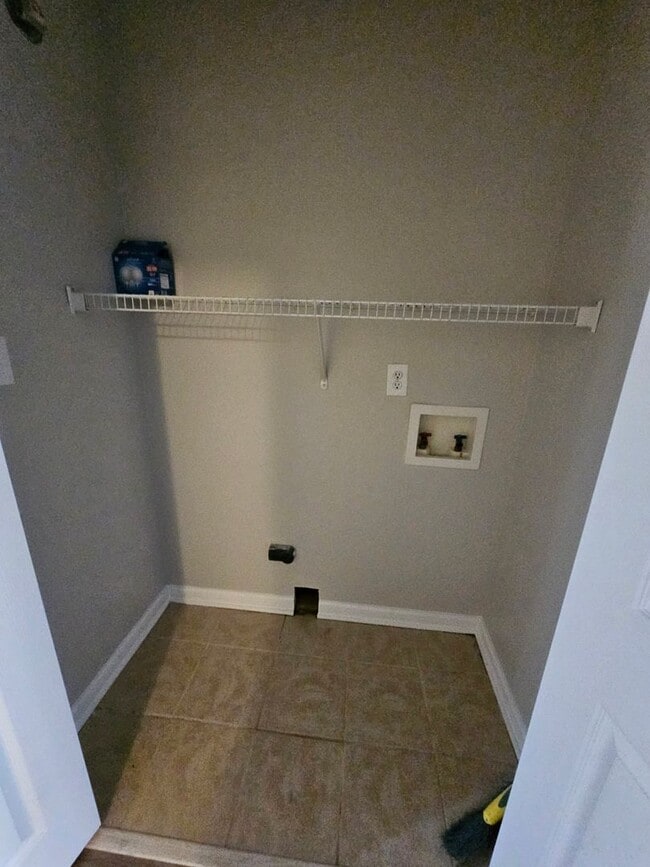Building Photo - 2 BR Condo in Thomasville!