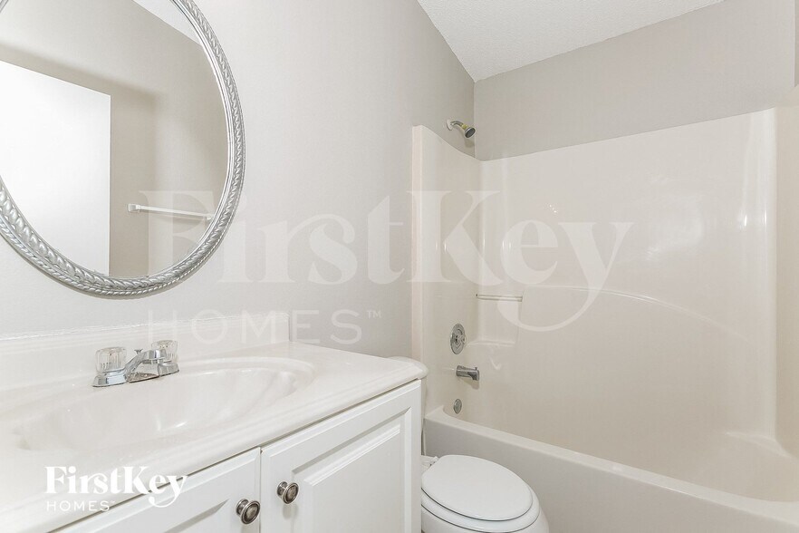 Building Photo - 1420 Kissimmee Dr