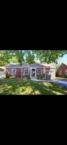 Building Photo - 1131 Kenwood Dr