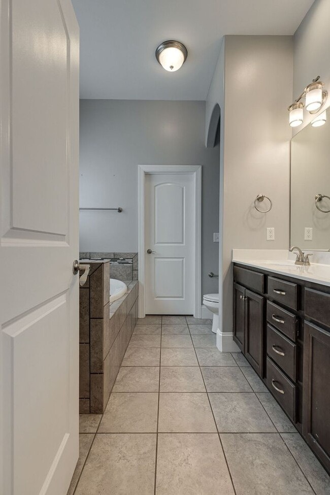 Building Photo - **Stunning 3BE/2.5BA home in a stellar nei...