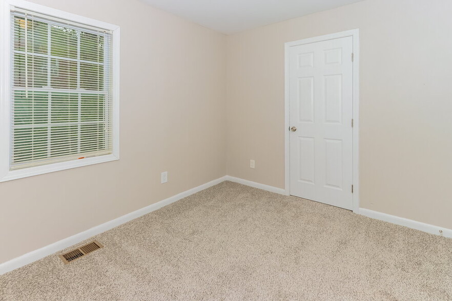 Building Photo - 1308 Greenbriar Dr