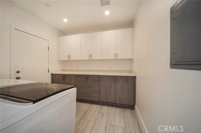 Building Photo - 305 La Jolla Dr