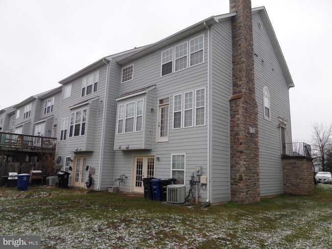 Building Photo - 845 Ferndale Terrace NE