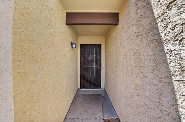 Building Photo - Modern Updated Tempe Townhome Near ASU & Downtown with Resort-Style Amenities