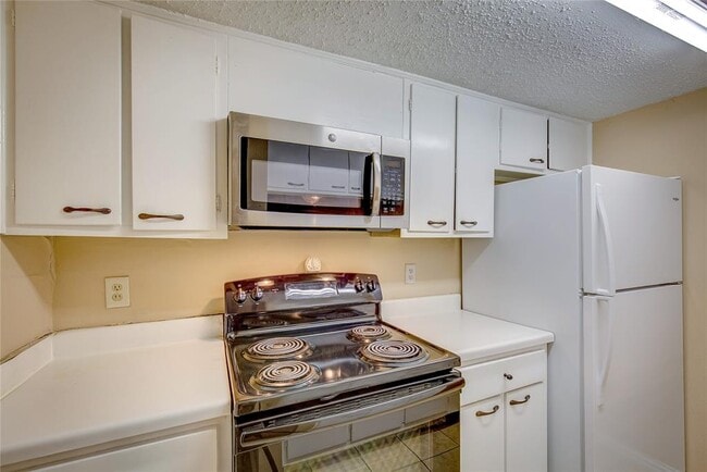 Building Photo - 3121 Park Ln
