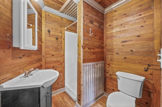 Building Photo - New Hope - fully remodeled gem