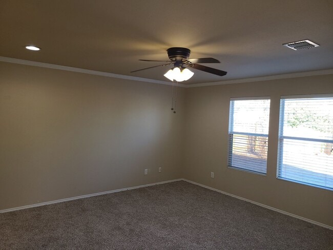 Building Photo - 3 Bedroom With Large Yard