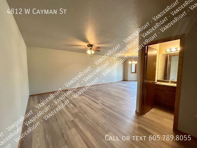 Building Photo - 4812 W Cayman St