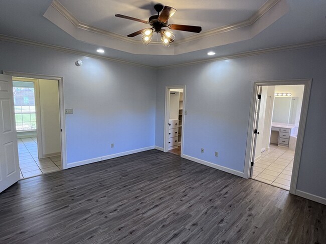 Building Photo - 29 Oak Crest Dr