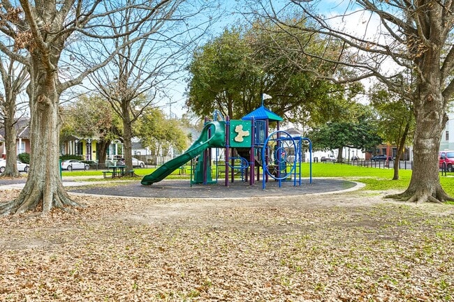 Building Photo - dsk638