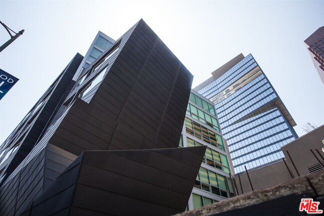 Building Photo - 901 Flower St