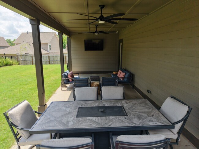 Building Photo - 854 Clear Spring Dr