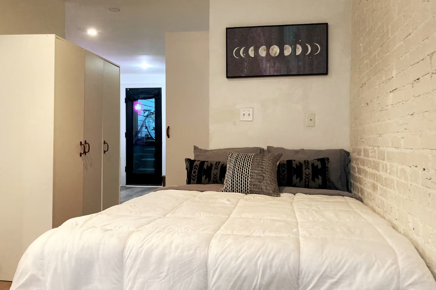 Building Photo - 1107 6th St NE