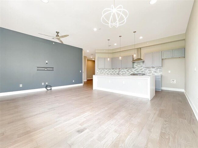 Building Photo - 908 Nueces St