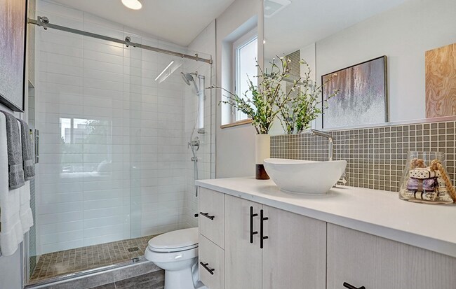 Building Photo - Capitol Hill 2 Bed 1.5 Bath Stunner Available!