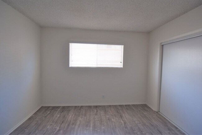 Building Photo - 5036