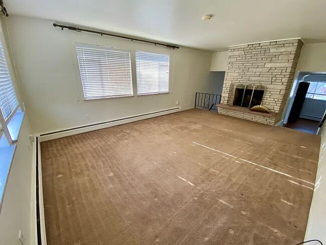 Building Photo - 5290 W Plymouth Dr