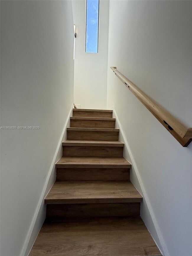 Building Photo - 428 SW 1st St