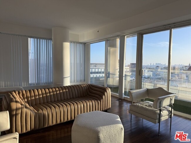 Building Photo - 6250 Hollywood Blvd