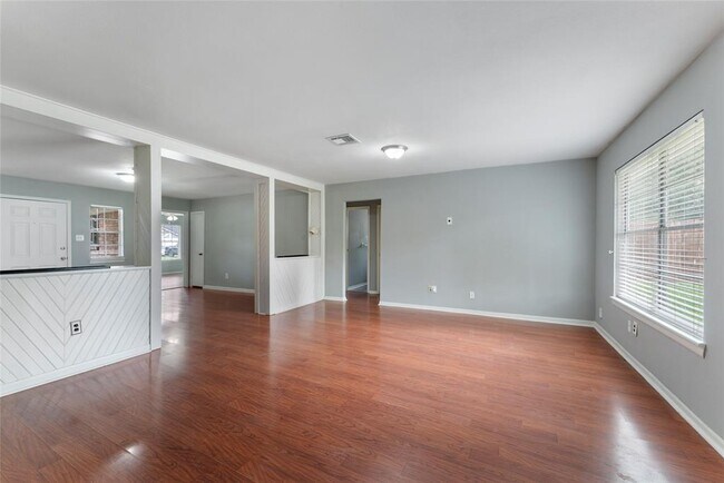 Building Photo - 29410 Sedgefield St