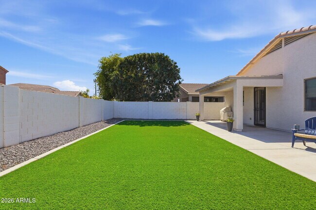 Building Photo - 1630 W Paisley Dr
