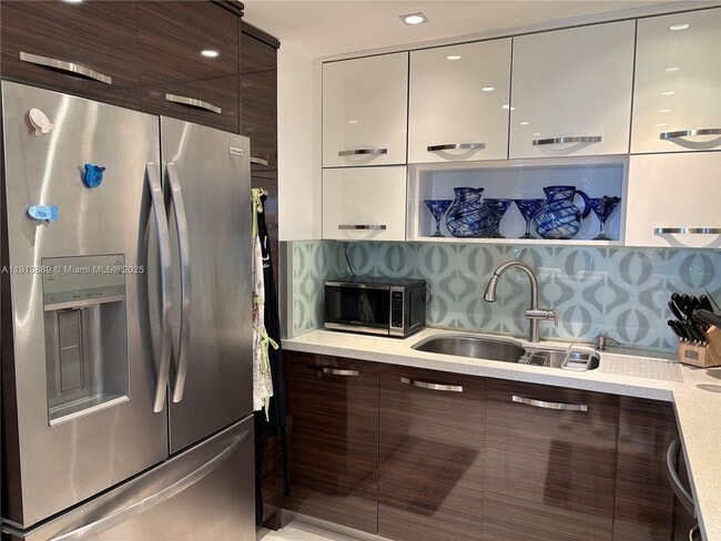 Building Photo - 9511 Collins Ave