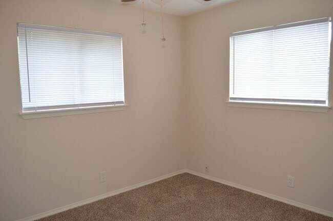 Building Photo - Beautiful remodeled 3 bed 2 bath home in L...