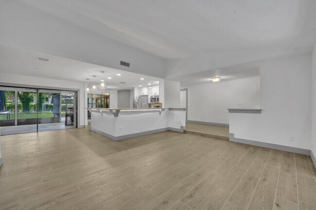 Building Photo - Waterbridge Stunner