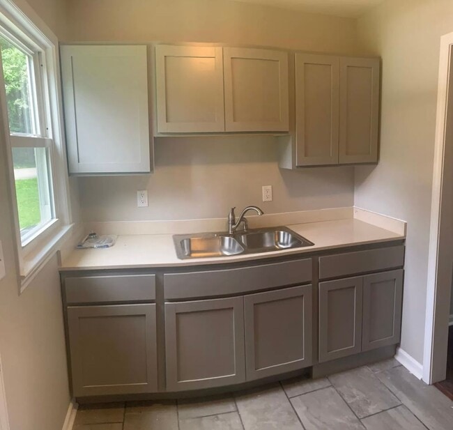Building Photo - For Lease - 2BD/2BA Near Downtown Pendleto...