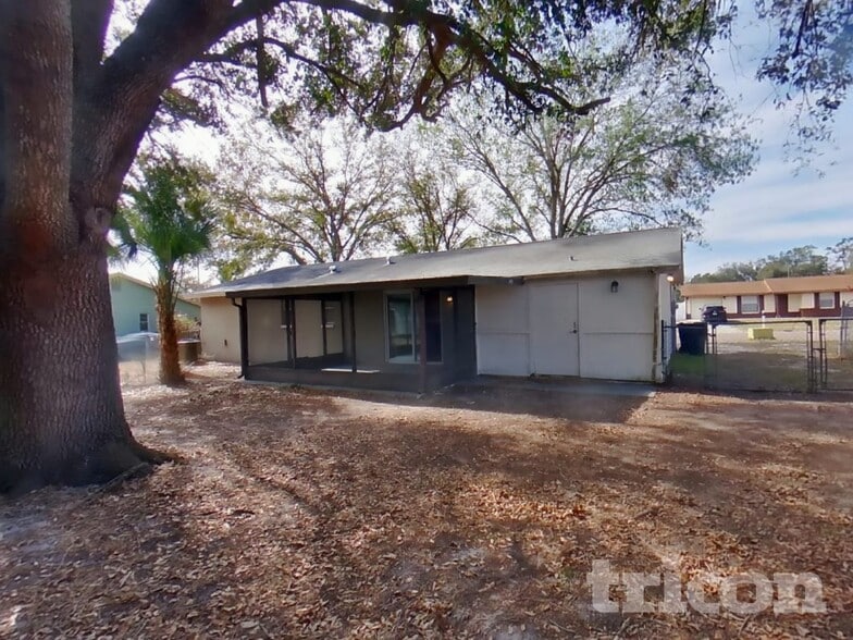 Building Photo - 907 Briarcliff Dr