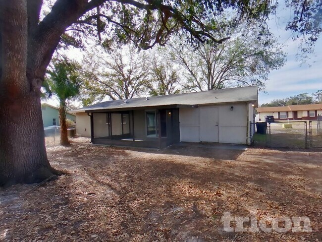 Building Photo - 907 Briarcliff Dr