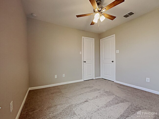 Building Photo - 1214 Cres View Dr