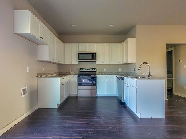 Building Photo - Beautiful 3 BR, 2 BA in Corsicana