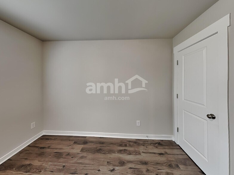 Building Photo - 108 Landsdown Xing