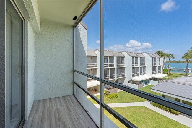 Building Photo - 1300 Seaway Dr