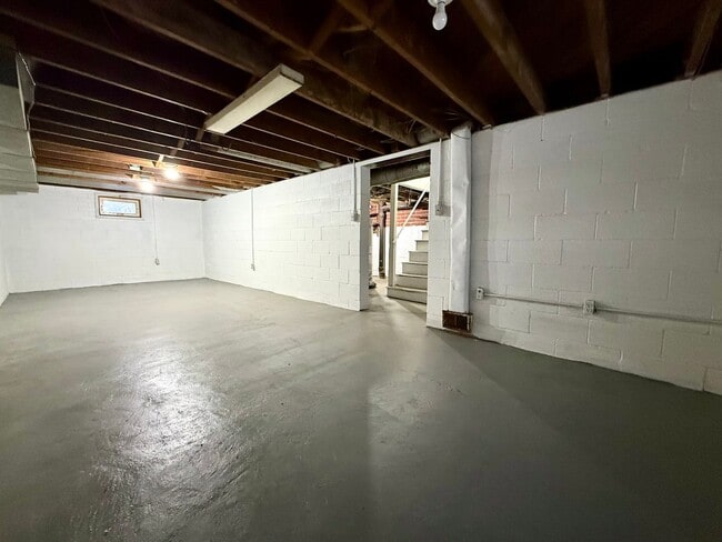 Building Photo - Three Bedroom Home in Muskegon